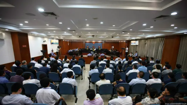 薄熙来在济南中院出庭受审（22/08/2013）