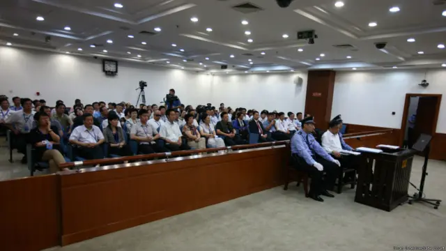 薄熙来在济南中院出庭受审（22/08/2013）