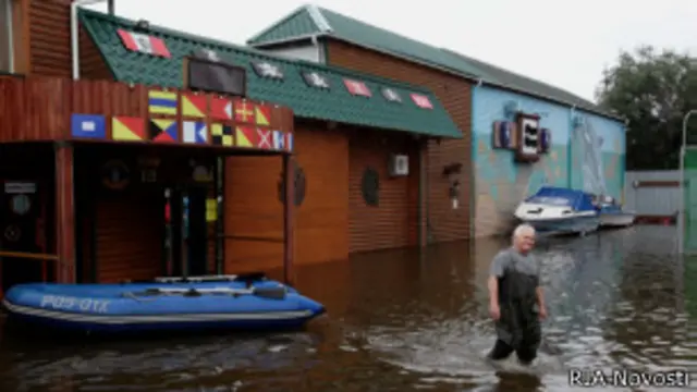 Вода на улице в Хабаровске