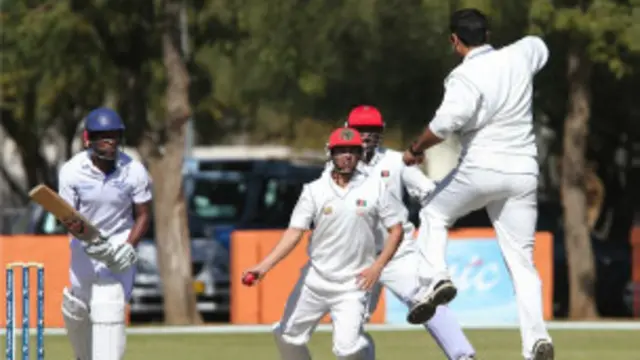 د هند له لوري راهول او بوني ښه لوبه وکړه، راهول خپله نیمه سلیزه هم پوره کړه.