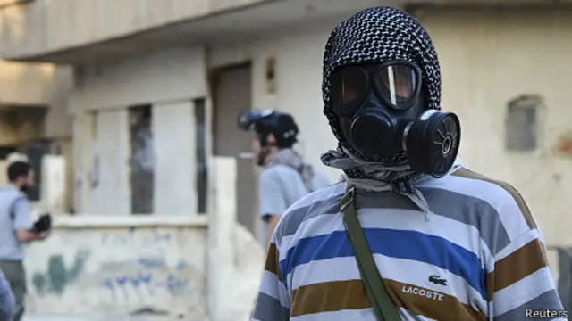 قال ناشطو المعارضة إن الهجوم أسفر عن مقتل المئات