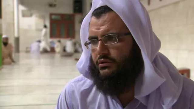 मदरसा के प्रिंसिपल कारी मोहम्मद इब्राहिम का कहना है कि हमारे पास कक्षाओं के लिए पर्याप्त जगह नहीं है, तो हम आतंवादी प्रशिक्षण केंद्र कहाँ से चलाएँगे.