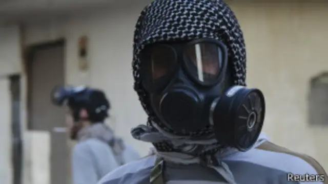 Сирийский активист в маске