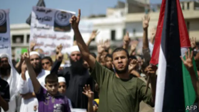 ندد المتظاهرون باصرار السلطة الفلسطينية على التفاوض