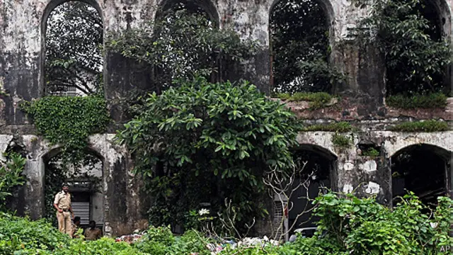 Заброшенная текстильная фабрика, где было совершено злодеяние