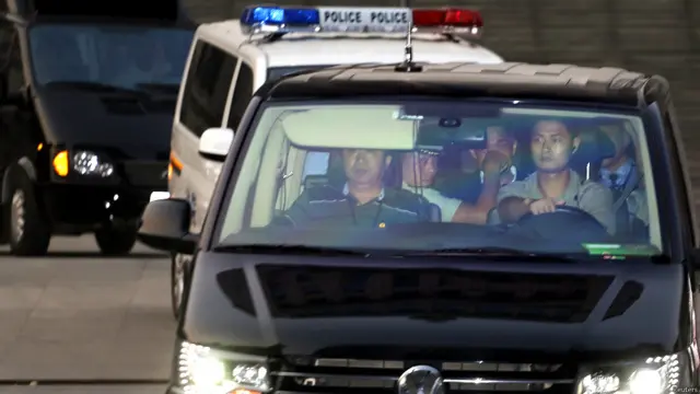 在星期五的庭审上，薄熙来还就控方提出他贪污500万元公款的指控做出反驳说，“这个事情对于我来说不存在贪腐的行为，而且我自始至终也没有讲过或者认可过我有贪污的行为。” 