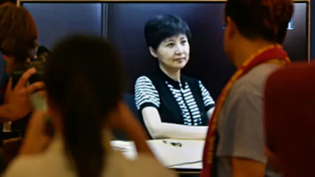 بوژلائی نے اپنی بيوی کی گواہی کو یہ کہتے ہوئے قرار دیا کہ وہ پاگل ہیں