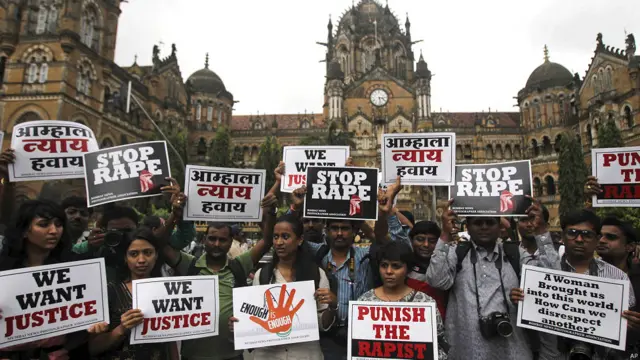 मुंबई गैंगरेप मामले पर विरोध प्रर्दशन