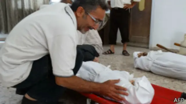 Kelompok oposisi mengklaim serangan senjata kimia itu dilakukan pasukan pemerintah Suriah.