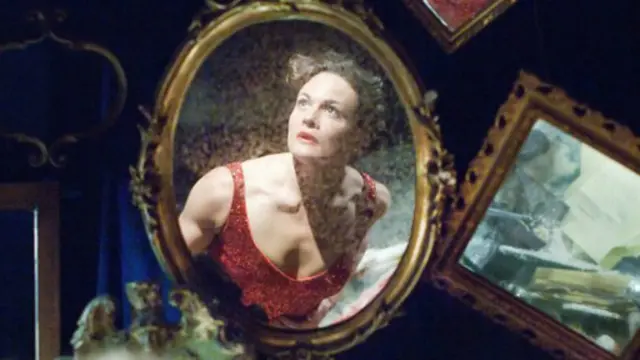 著名英国Punchdrunk戏剧公司上演的《溺死者》（The Drowned Man）剧照。