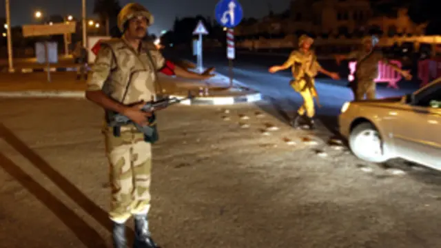 فرض نظام حظر التجول اثر الاضطرابات التي اعقبت الاطاحة بالرئيس مرسي