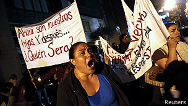 Familiares de los jóvenes secuestrados en el Bar Heaven