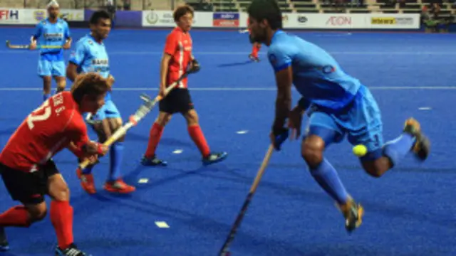 भारतीय टीम के कप्तान सरदारा सिंह ने मिडफील्ड में शानदार खेल का प्रदर्शन किया.