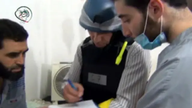 زار مفتشون تابعون للأمم المتحدة منطقة الغوطة الشرقية في ريف دمشق التي يشتبه في تعرضها لـ"هجوم كيماوي".