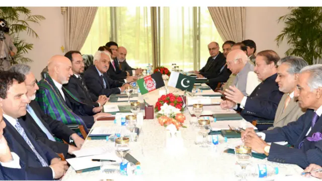 د پاکستان صدراعظم نواز شریف په اسلام آباد کې له ولسمشر حامد کرزي سره د خبرو مشري وکړه.