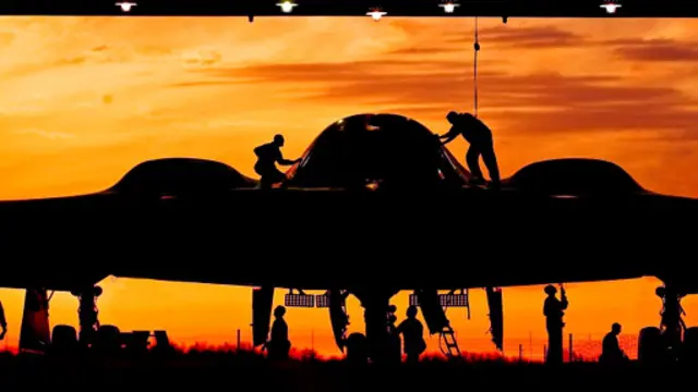 طائرة قاذفة من طراز بي 2