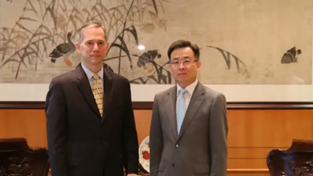 中国外交部驻港特派员宋哲会见新上任的美国驻港总领事夏千福（27/08/2013）