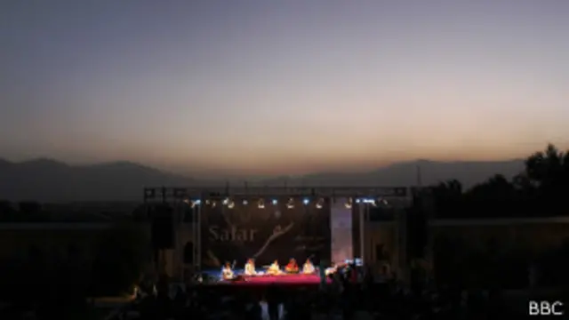 دغه کنسرت يوازې د افغان مېرمنو لپاره و، او سلګونه ښځنې او نجونې ورغلې وې