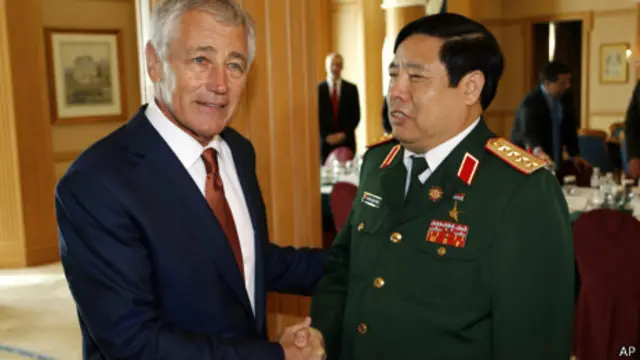 Bộ trưởng Chuck Hagel và Phùng Quang Thanh ở Brunei tháng 8/2013
