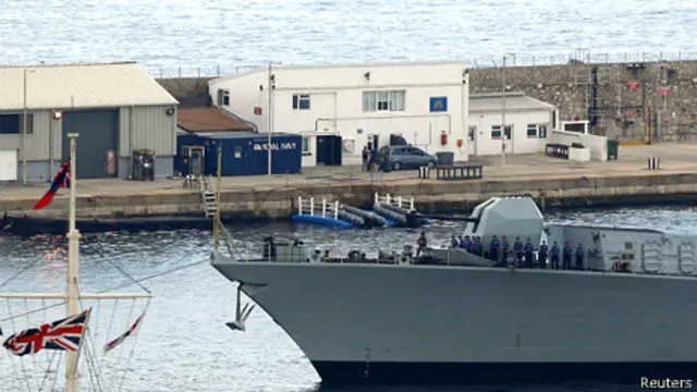 بریتانیا و آمریکا کشتیهایشان را به مدیترانه بردهاند