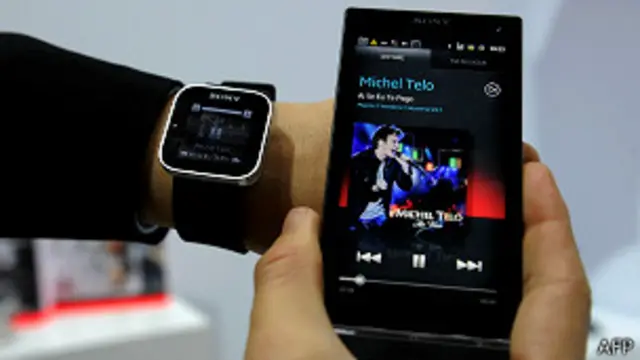 Reloj y teléfono inteligente.