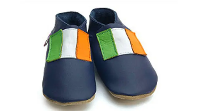 आयरलैंड के राष्ट्रीय झंडे वाले जूते.