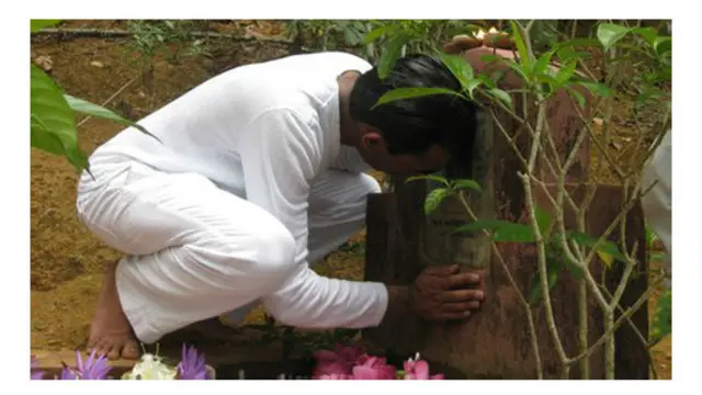 Nimal Samantha at his mother's grave