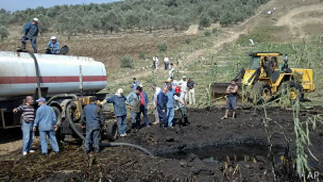 Óleoduto na cidade síria de Talkalakh