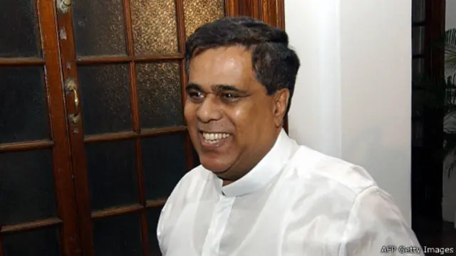 ශ්රේෂ්ඨාධිකරණයේ මතය පාර්ලිමේන්තුවට දැනුම් දෙනු ලැබුවේ සභානායක නිමල් සිරිපාල ද සිල්වා අමාත්යවරයා විසින්