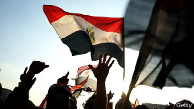 تم تعطيل العمل بالدستور بعد عزل الرئيس محمد مرسي في 3 يوليو/تموز