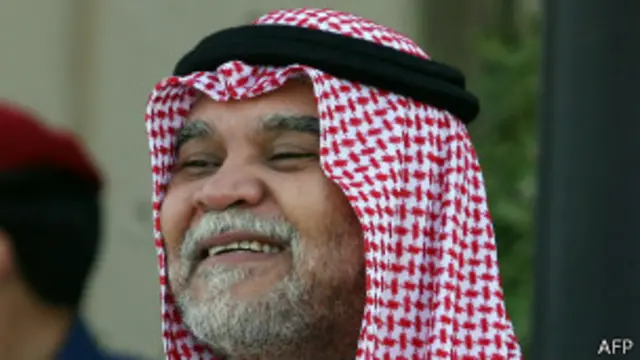 بندر بن سلطان از سوی گروهی از صاحب نظران به عنوان حامی بزرگ مالی و تسلیحاتی شورشیان در عراق و سوریه شناخته شده است