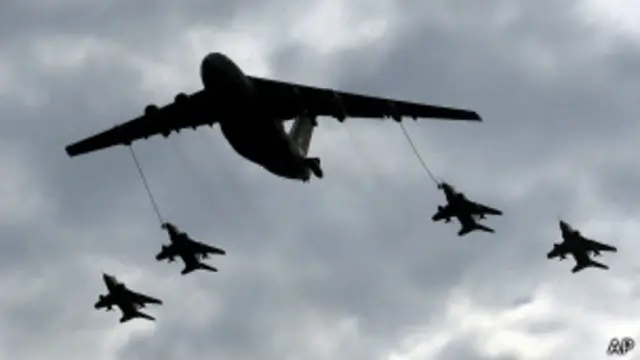 13 пилотов подписали обязательство "сформировать команду мучеников-самоубийц, которые уничтожат военные самолеты США"