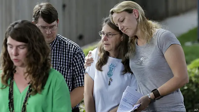 निदाल की गोलीबारी में मारे गए माइकल कहिल के परिजन 