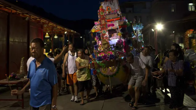 चीन में भूखे भूतों को भोजन कराने का उत्सव