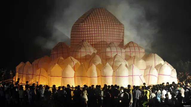 चीन में भूखे भूतों को भोजन कराने का उत्सव