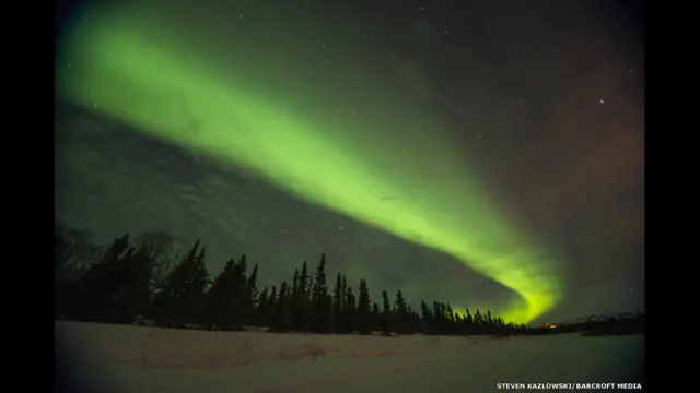 Aurora boreal no Alasca por Steven Kazlowski