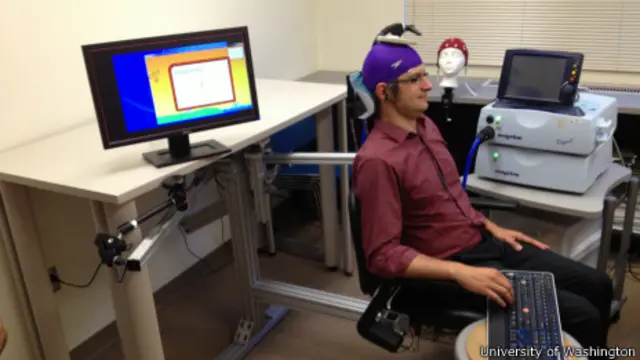 El "receptor" del experimento espera a que le lleguen las señales cerebrales