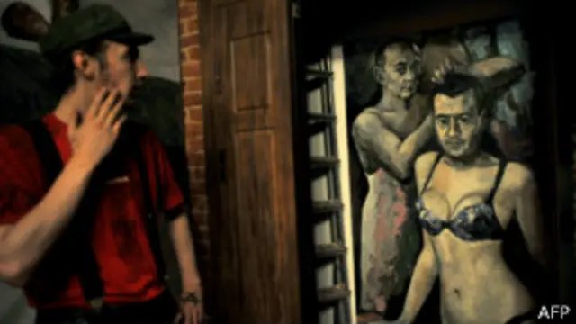 Картина, изображающая Путина и Медведева в женском обличии