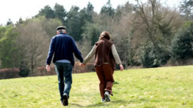 د لویانو ترمنځ هم د ټولنیز ارتباط کمښت د هغوی ذهني او فزیکي روغتیايي حالت ته تاوان اړوي او په نتیجه کې به له نورو انسانانو سره د دوی رغنده تماس لا خراب کړي.