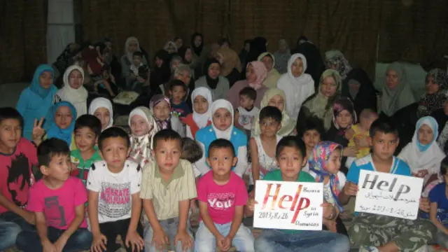 گزارشها حاکی است که یش از ۱۰۰۰ پناهجوی افغان در حومه‌ای دمشق پایتخت این کشور گیر مانده و در معرض یک فاجعه انسانی قرار گرفته‌اند