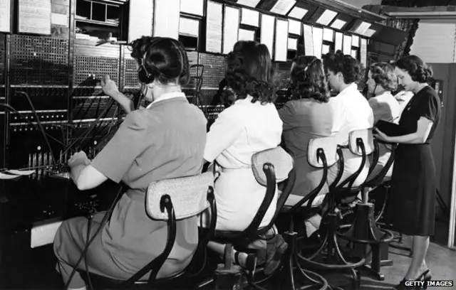 Mujeres en la central telefónica