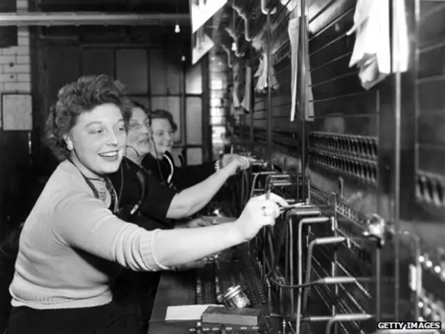 Mujeres en la central telefónica