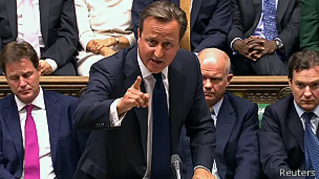 دیوید کامرون با اطمینان از حمایت اکثریت در مجلس بلافاصله نمایندگان مجلس را که در تعطیلات تابستانی بودند به تشکیل جلسه اضطراری مجلس فرا خواند