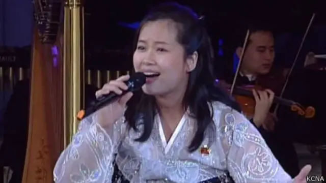 Nữ ca sỹ Hyon Song-wol đã nhiều lần được nhà nước Triều Tiên vinh danh.