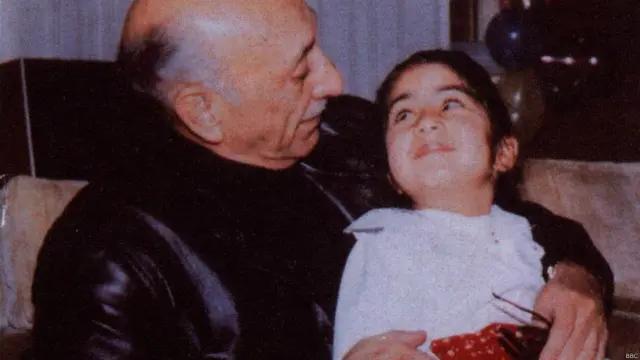 نوال یگانه دختر داوود پشتونیار فرزند پنجم ظاهرشاه است. این عکس در سال ۱۹۸۵ در رم ایتالیا گرفته شده، نوال در این عکس پنج سال دارد.