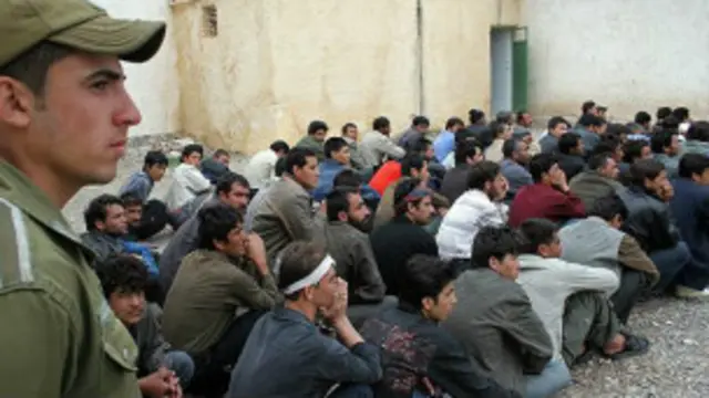 زرګونه افغان کډوال ايران له خپلې خاورې بېرته شړلي دي