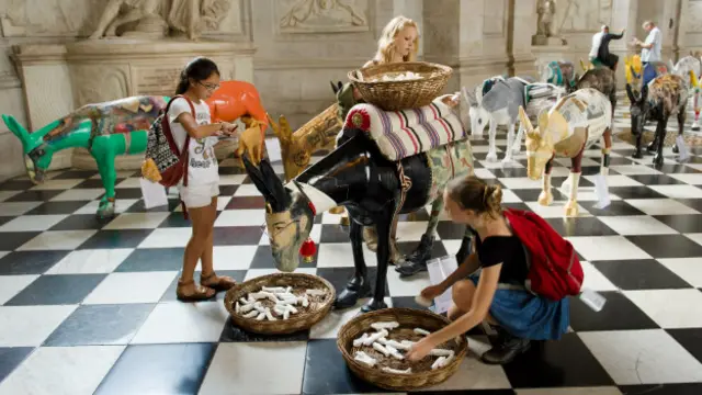 كان من قبيل الصدفة فقط أن يتزامن معرض "بالسلام والرحمة" الفني الذي تستضيفه العاصمة البريطانية مع تصاعد وتيرة العنف في مصر الذي تضمن مهاجمة كنائس ومنازل لمواطنين مسيحيين.
