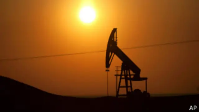 美国和盟国威胁要军事干预叙利亚，导致油价飞涨