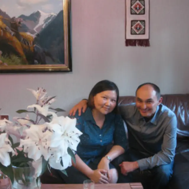 Кыргыз жубайлар Руслан менен Назгүл Лондондун четинде он жылдан ашуун убакыттан бери ишкерлик кылып, анын үзүрүн көрүп, жакшы турмушта жашайт.