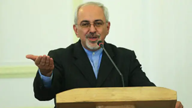 محمدجواد ظریف نخستین سیاستمداران ایرانی است که در شبکه های اجتماعی مانند توئیتر و فیس بوک فعال شد